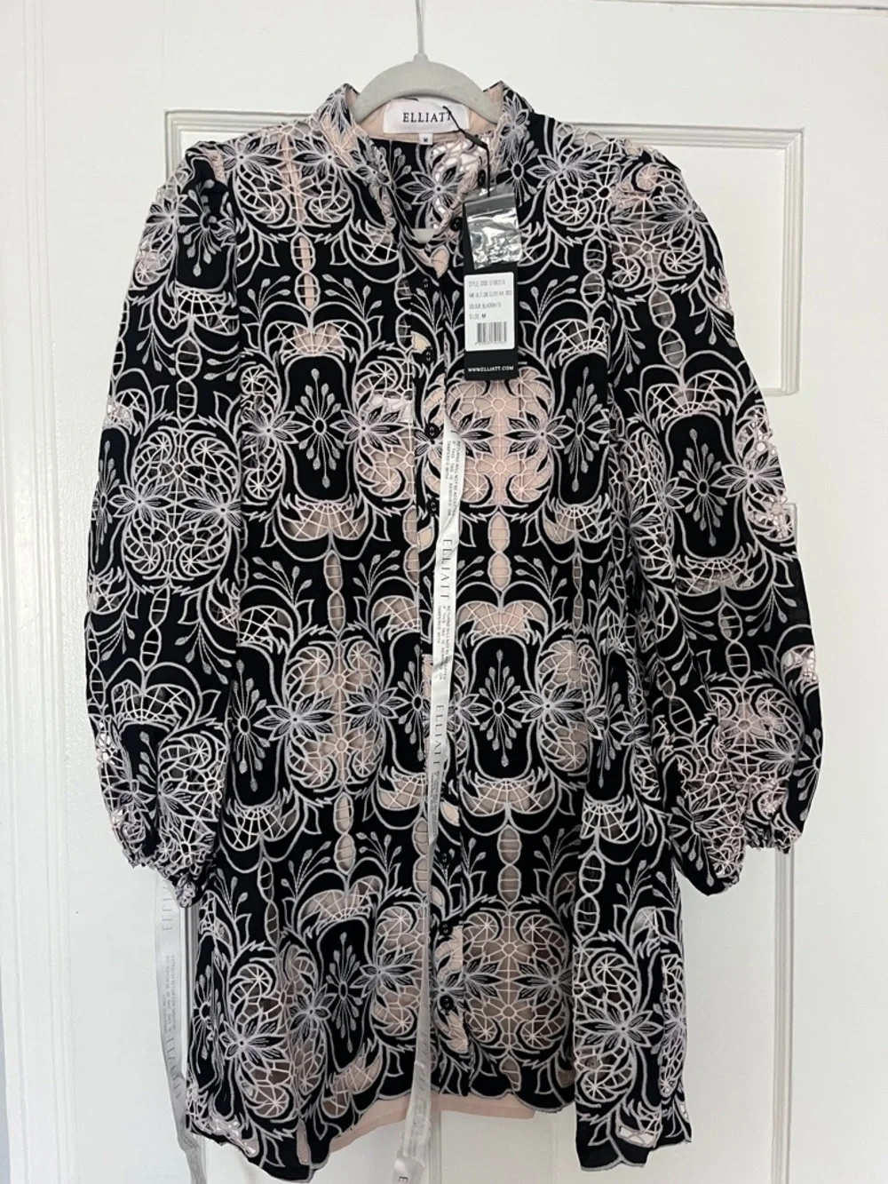 Elliatt Blk/wht eyelet Jolie long sleeve mini dress w slip NWT SZ M - Picture 4 of 8